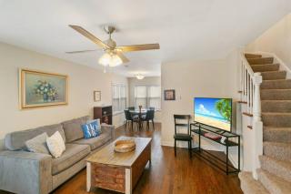 Downtown Libertyville Duplex Near Naval Base - Libertyville - 0