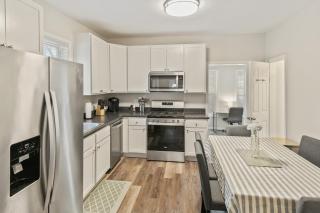 Beautiful Updated Home near Great Lakes Naval Base - Waukegan - 8