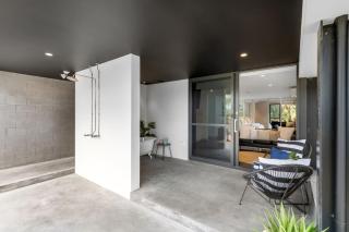 Beachfront Studio with Breathtaking Views - Kingston Beach - 2