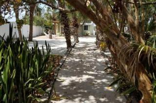 Oceanfront Beach Cottage - Pool, Yard, Private Beach Access, Sleeps 12 - Cocoa Beach - 9