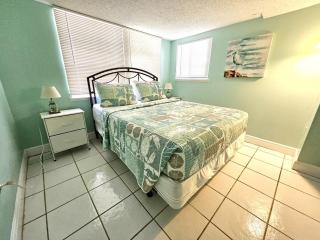 Oceanfront Beach Cottage - Pool, Yard, Private Beach Access, Sleeps 12 - Cocoa Beach - 6