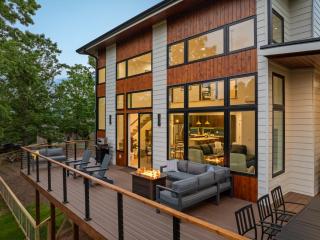 Level Up Pool Access, Hot Tub, Firepit, Dogs - Young Harris - 2