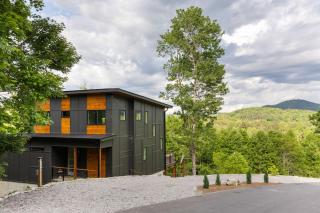 Skips Hideaway Hot Tub, Pool, Game Room Dogs - 2
