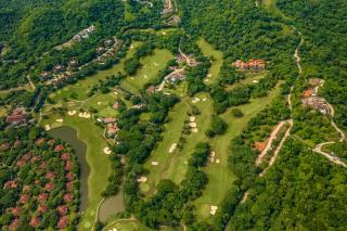 Golf Course, Beach Club & 11 Restaurants - 7