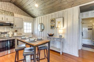 3 Mi to Dtwn: Blue Ridge Cabin w/ Hot Tub & Views - 5