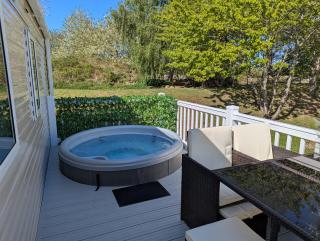Hot Tub Getaways - Tattershall - 8
