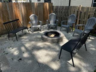Spacious Home in DT Libertyville Near Naval Base - Libertyville - 8