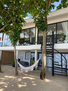 Muse&Mingle Contemporary Beachfront Loft - 0