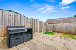 Stunning 2BR House with Garden, Netflix Walk 30min to Alton Tower - 6