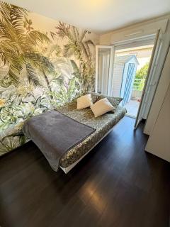 Apt w Terrace, Pool & Parking - Antibes - 1
