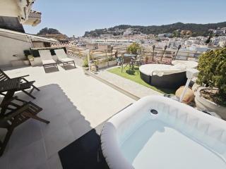 Apartment Luna Tossa De Mar with Jacuzzi, 5mins walking to the beach, sea and castle view big terrace - Tossa de Mar - 0