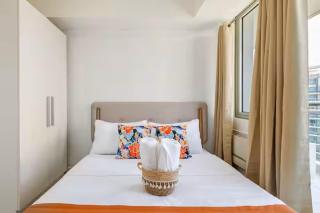 Madam J 2BR Apartment by Azure Near Airport - Manila - 8