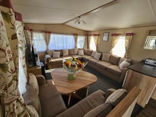 Hot Tub Getaways - Tattershall - 6