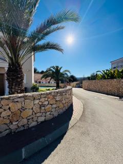 Calpe Chalet adosado entorno playa y montaña tranquilidad relax jacuzzi piscina wifi aire jardin barbacoa y parking - 1