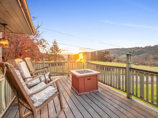 The Eagles Nest Couples Escape - Ellicottville - 2