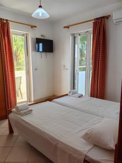 Irene Sunny Corner Apartment - 0