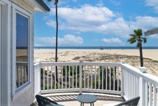 Oceanfront Escape with Breathtaking Views - Newport Beach - 7