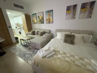 PANTHEON ELYSEE III Elite Apartment Spacious luxury stay with huge pool , modern gym and Complimentary welcome pack - 7