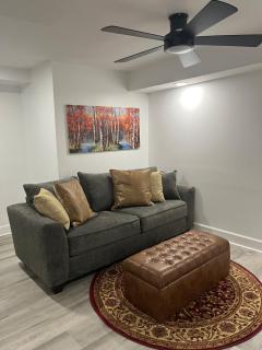 NEW Quiet Intwn Apt WITH Private Entry, Bath & Patio - 8
