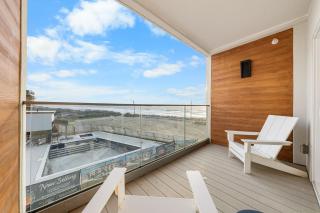 Beach Breezy Oceanfront, Elevator, & Pool - Carolina Beach - 0