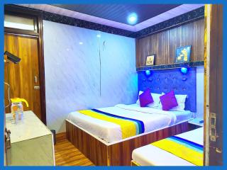 Flattiess ! Hotel Near Mall Road - Open Sitting Area on Terrace with Full Naini Lake View and Mountain Valley View - Wi Fi - Room Service Available - Top Rated Hotel - Nainital - 6