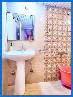 Flattiess ! Hotel Near Mall Road - Open Sitting Area on Terrace with Full Naini Lake View and Mountain Valley View - Wi Fi - Room Service Available - Top Rated Hotel - Nainital - 1