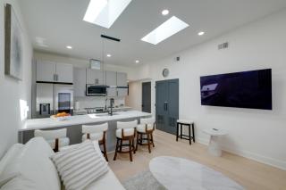 4 Mi to Smithsonian Museums Modern DC Condo! - Washington - 0
