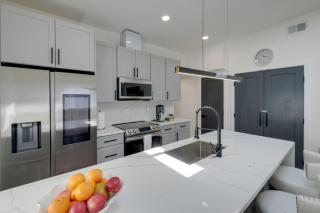 4 Mi to Smithsonian Museums Modern DC Condo! - 1