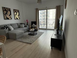 Orchid 1BR Waters Edge Canal View Theme Parks Yas - 8