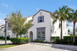 5 Bedroom Townhouse with Pool and Resort Access - 0