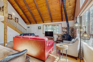 Charming Tahoe Chalet - Tahoe Valley - 6