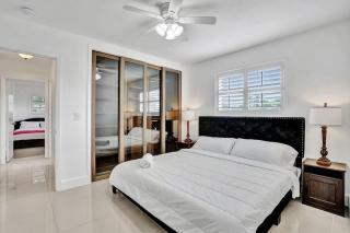 Beautiful Spacious Villa with Heated Pool Hot Tub - Hollywood - 8