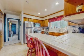 Tallac Views Getaway - South Lake Tahoe - 2