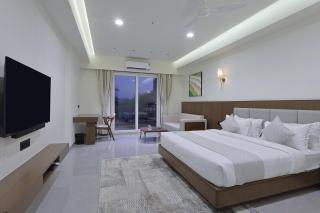Hotel Elinor - - 7