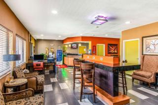Econo Lodge Wanamaker - Topeka - 7