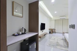 Hotel Elinor - - 4