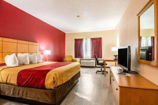 Econo Lodge Wanamaker - Topeka - 1