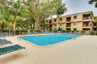 Walk to Beach Hilton Head Getaway with Balcony! - Hilton Head Island - 0