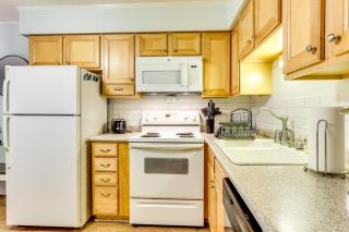 Walk to Beach Hilton Head Getaway with Balcony! - Hilton Head Island - 1