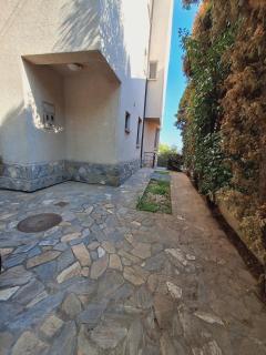 Quiet, Family-Friendly House with Garden & Parking - Skopje - 7