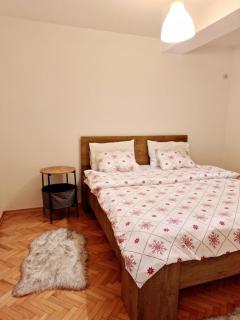 Quiet, Family-Friendly House with Garden & Parking - 3