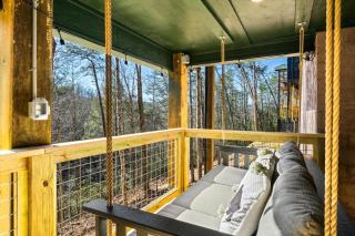 Treehouse Cabin with XLarge Outside Living Space! - Gatlinburg - 7