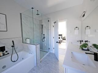 Brand New Modern Home with Rooftop Terrace - Seattle - 8