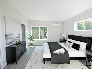 Brand New Modern Home with Rooftop Terrace - Seattle - 3