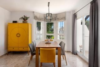 Stylish 2-Bedroom Penthouse in Nueva Andalucia - Marbella - 2
