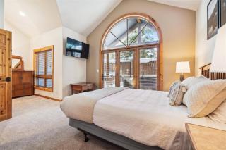 4 Bedroom Townhome Near Snowflake Lift - Walk To Slopes! - 1