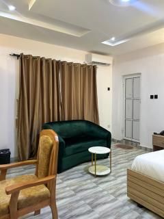 Chrispol hotel and suites - Agege - 2