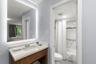 Travel Inn & Suites - Humble - 5