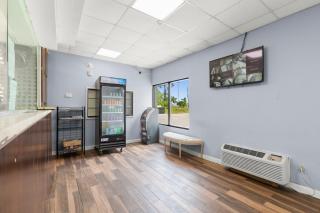 Travel Inn & Suites - Humble - 1