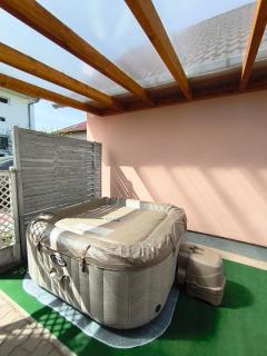 Klimatizált, medencés, jakuzzis nyaraló a Balatonnál! - 5